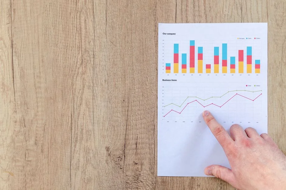 Wooden blocks spelling SEO on a laptop keyboard convey digital marketing concepts.